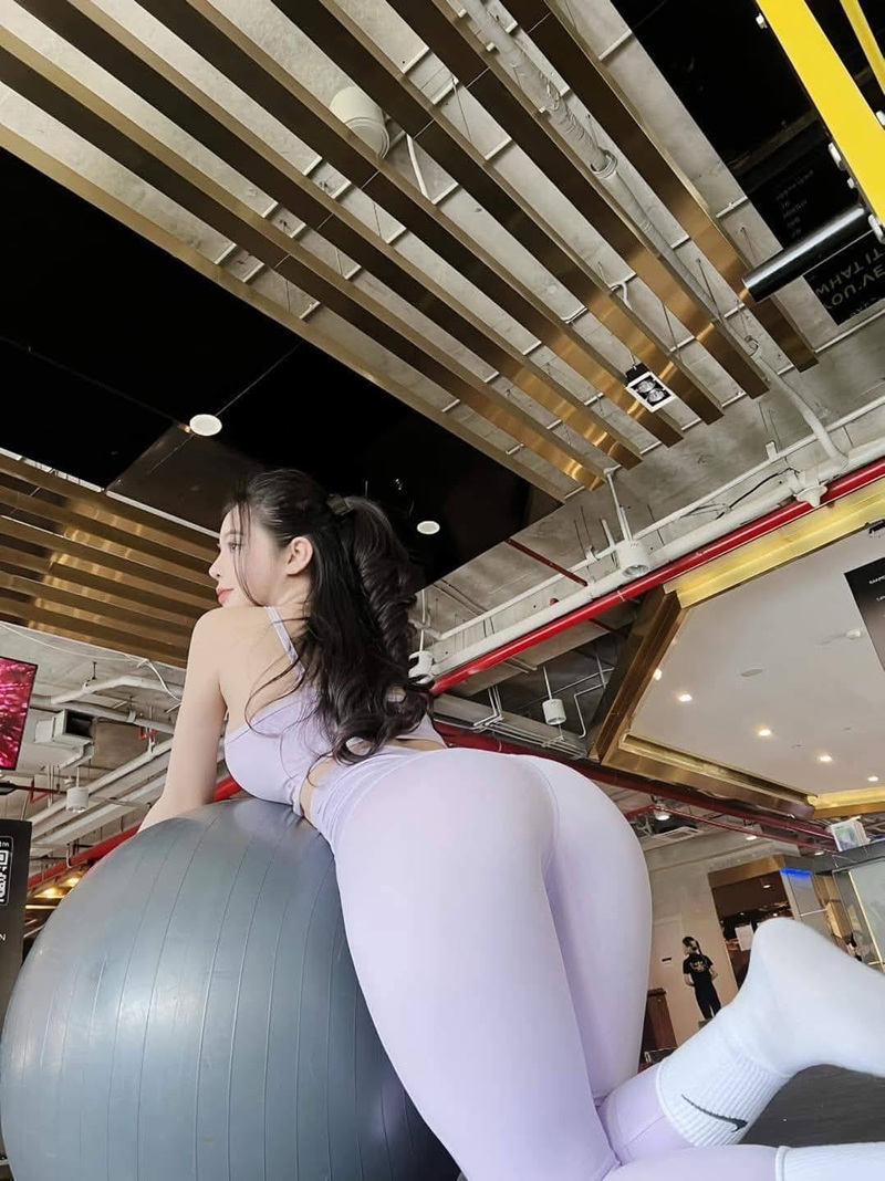 Ảnh gái xinh tập gym body nóng bỏng dâm