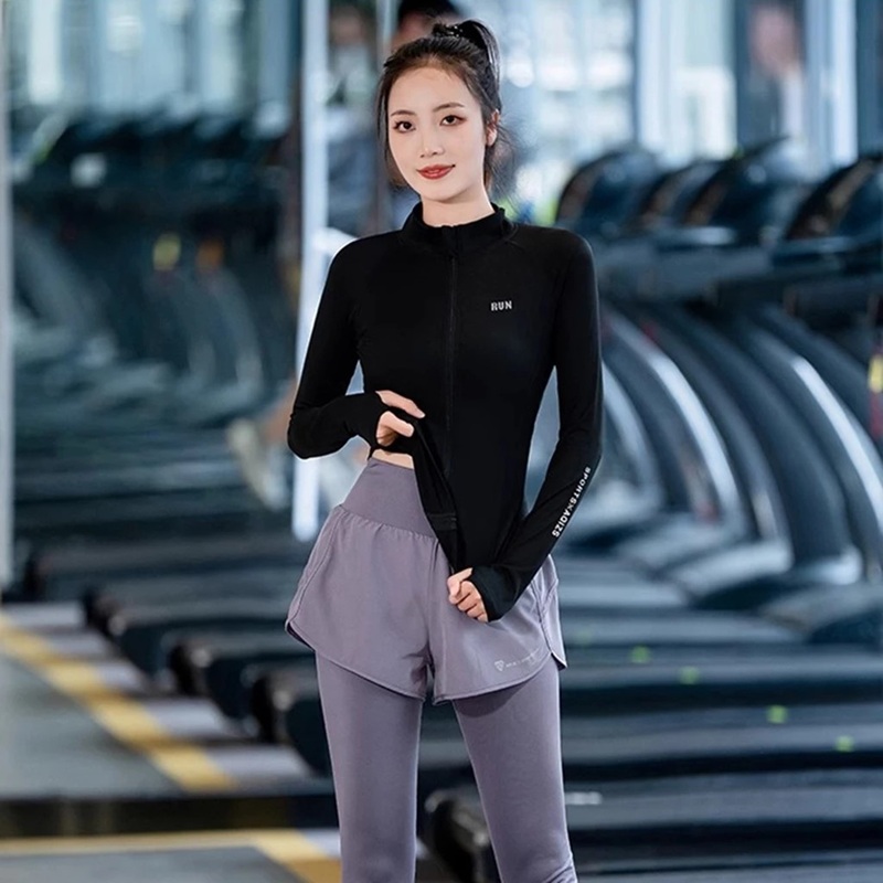 Ảnh gái xinh tập gym rên nhẹ khi squat sâu