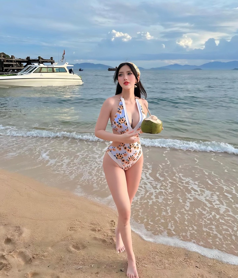 Hoàng Nhân Linh Chi studio chất lượng cao body sáng