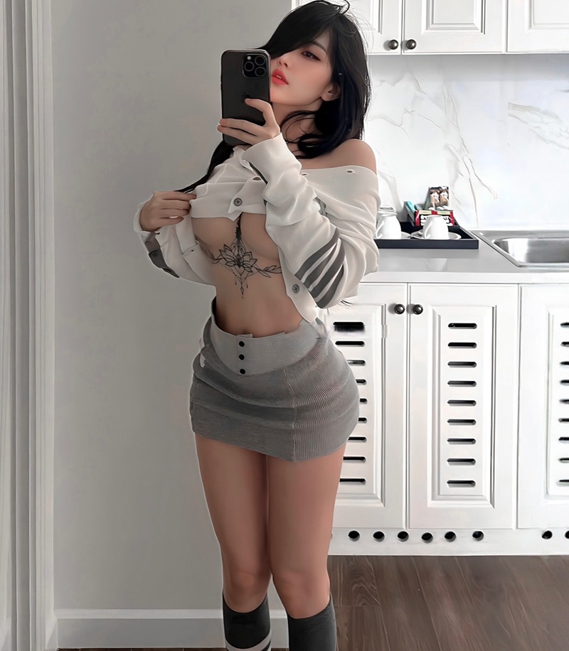 Ảnh Hoàng Nhân Linh Chi Onlyfans khoe mông