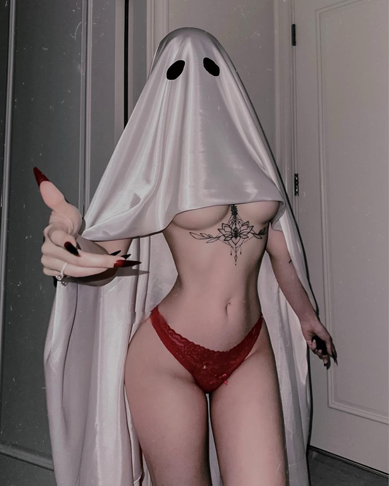Leak Onlyfans Hoàng Nhân Linh Chi khoe vòng một