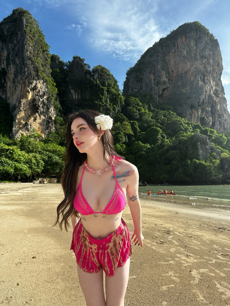 Body săn chắc tập gym trong ảnh Jessie Vard