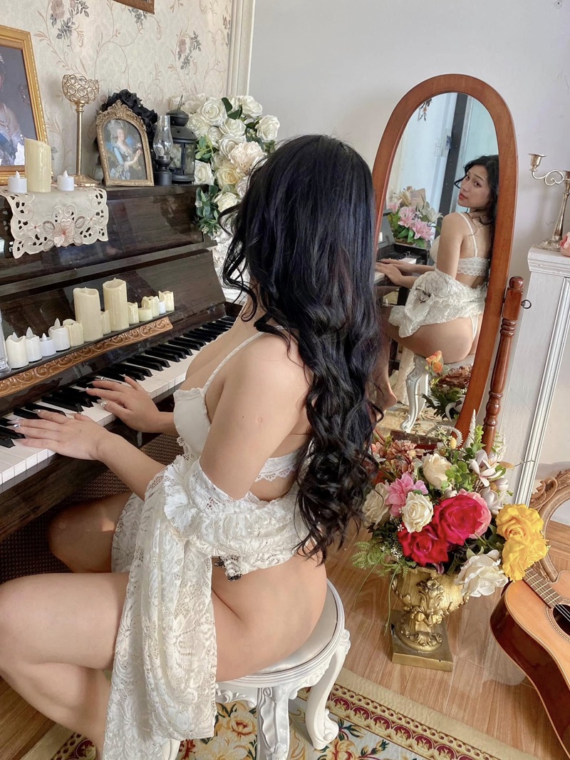 Kiều Oanh So Hot pose khiêu dâm