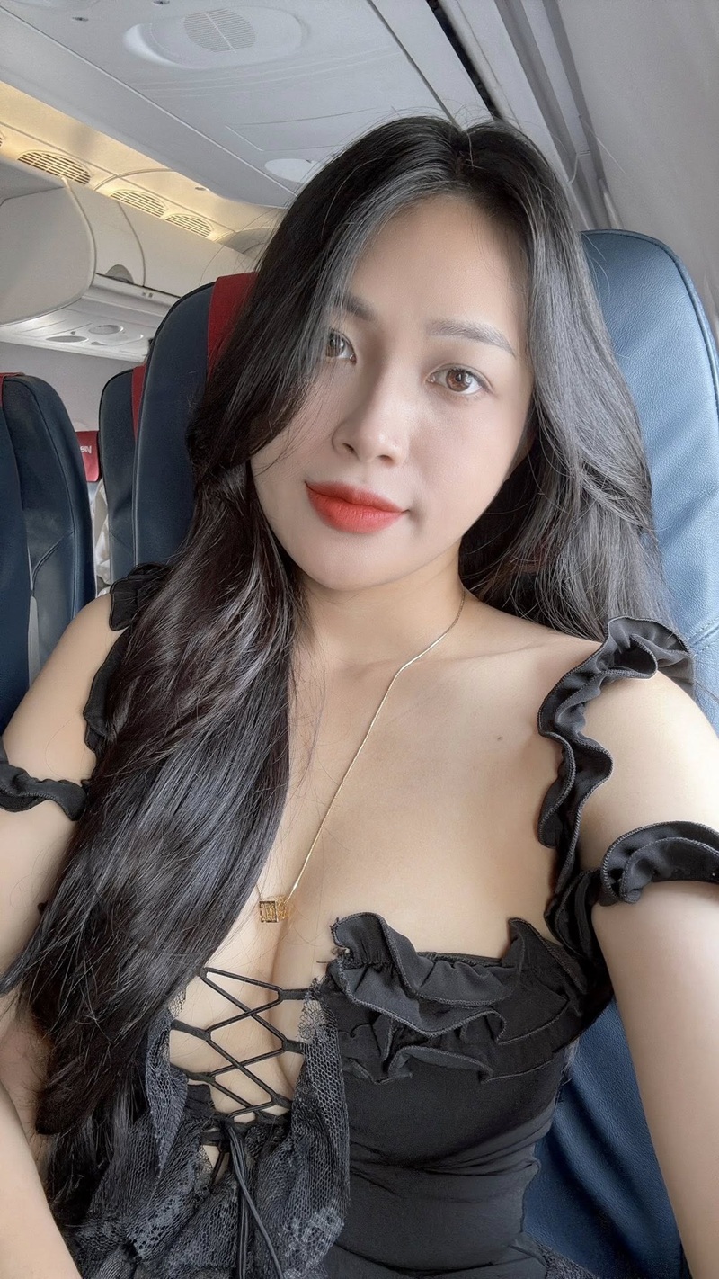Ảnh hot Kiều Oanh So Hot tự chụp gương