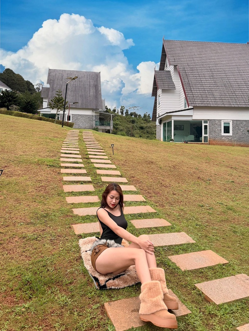 Kiều Oanh hot mặc đồ ren quyến rũ