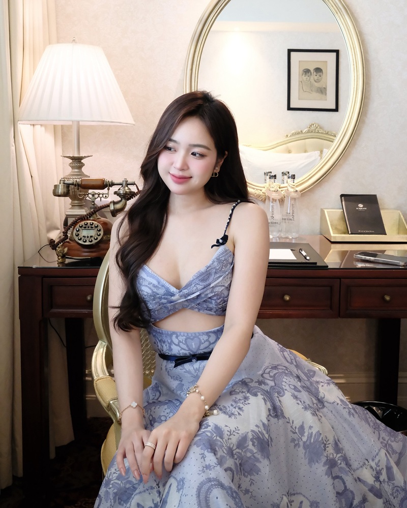 Ảnh Lê Phương Anh ngực căng đầy quyến rũ