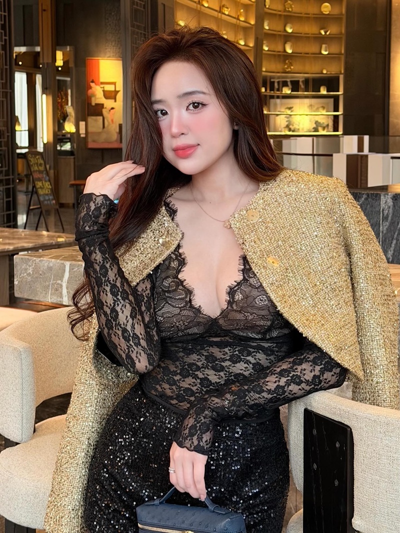 Ảnh Lê Phương Anh quần áo mỏng tang