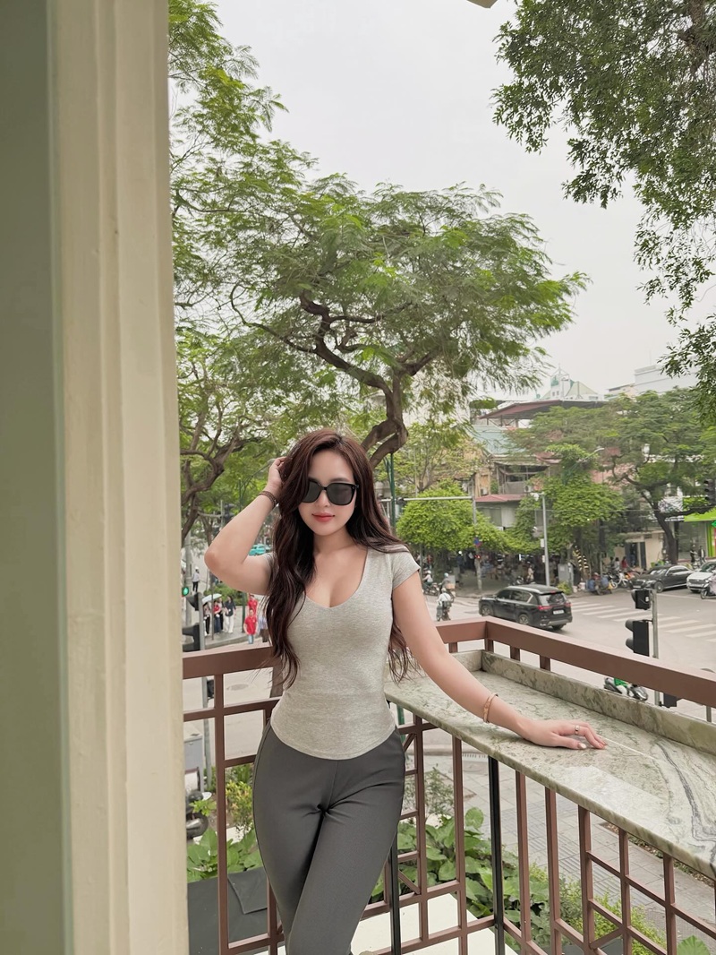 Ảnh Lê Phương Anh thân thể trần trụi gợi tình