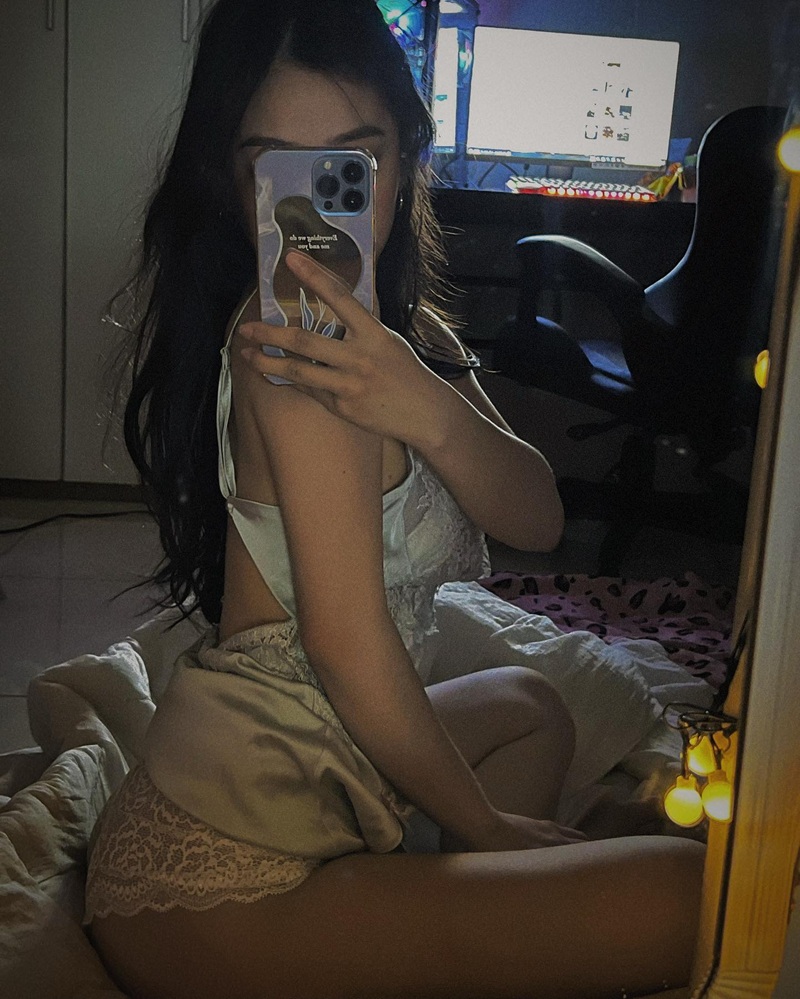 Ảnh Lê Trinh mặc bikini khoe eo thon