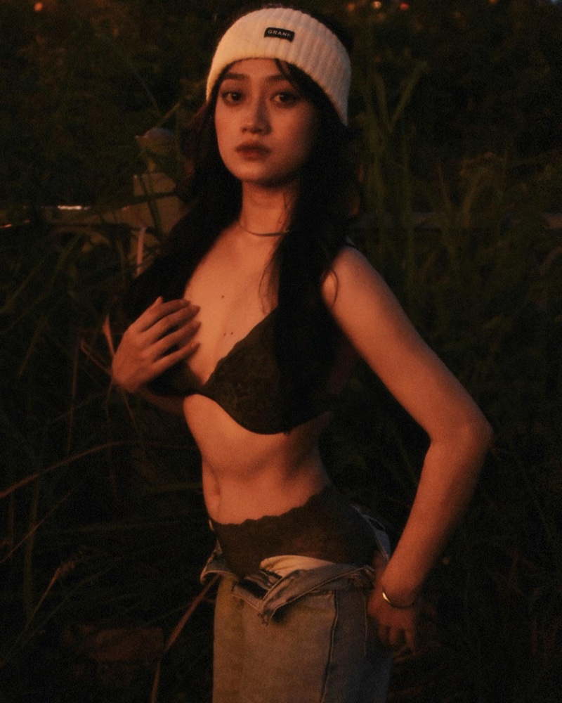 Ảnh Lê Trinh mặc bikini cặp mông ngon
