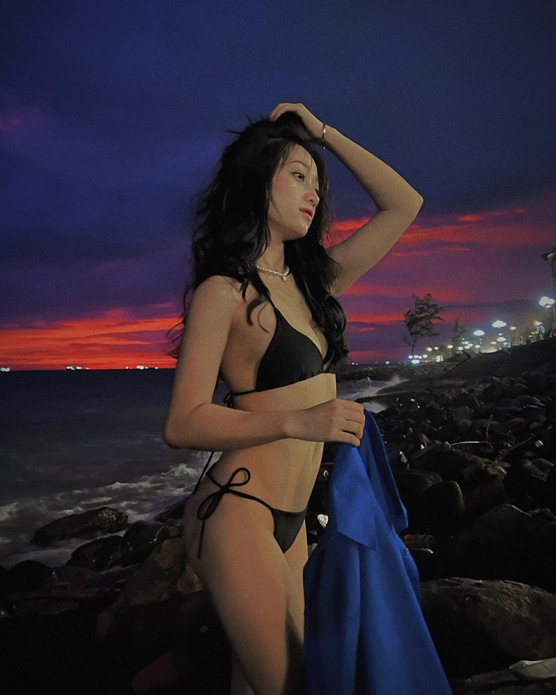 Ảnh Lê Trinh mặc bikini cực phẩm gợi tình