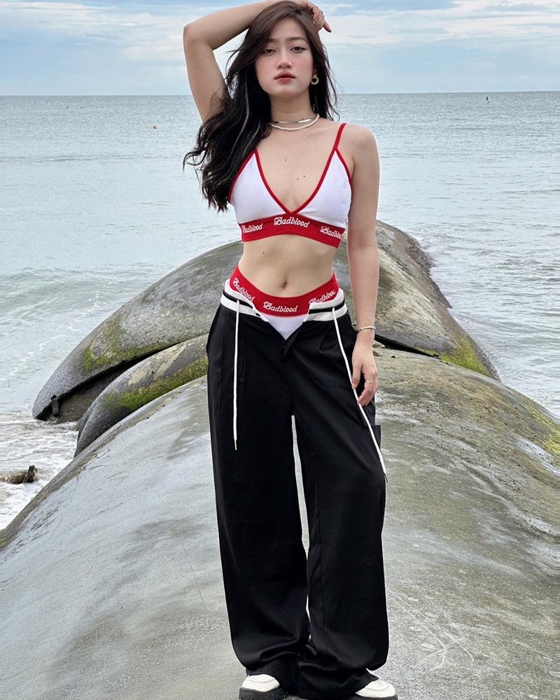 Ảnh Lê Trinh mặc bikini nóng như lửa