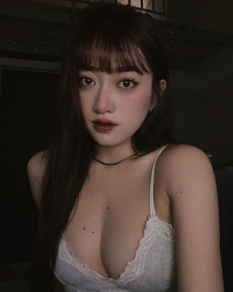 Ảnh Lê Trinh mặc bikini khoe da trắng