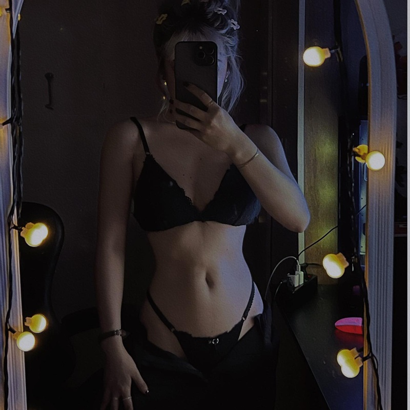 Ảnh Lê Trinh mặc bikini khêu gợi điên cuồng