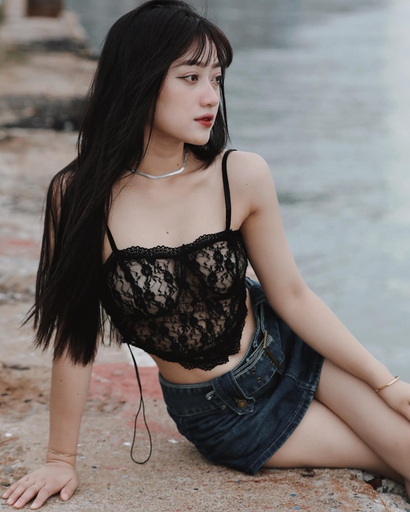 Ảnh Lê Trinh mặc bikini lộ hàng khủng