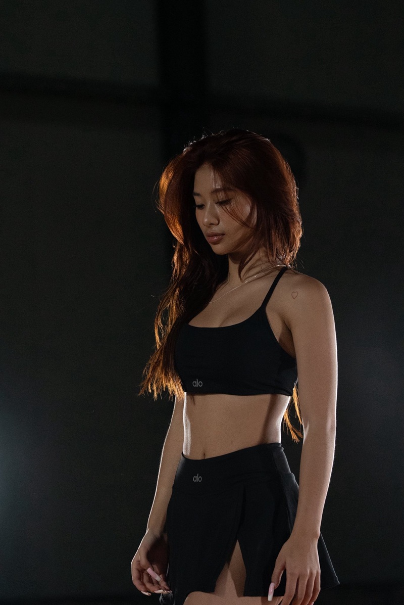 Ảnh Louis Phạm váy trắng nữ tính