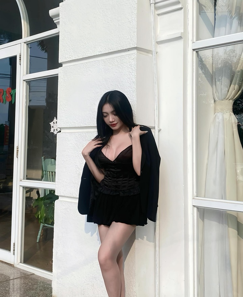 Lucibae nude leak dáng vẻ khiêu khích