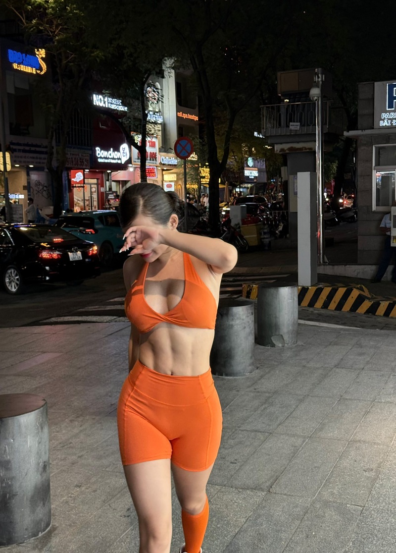 Na Thỏ bikini đen tôn da sáng
