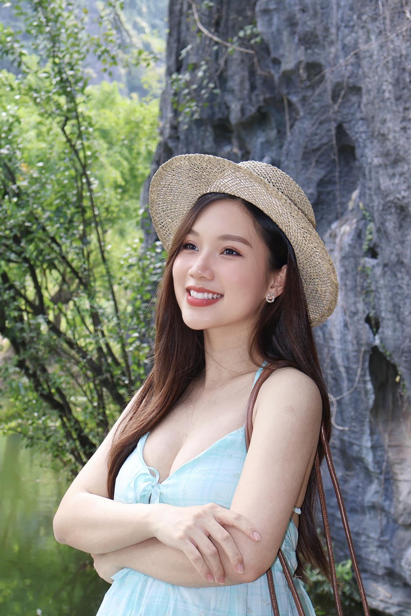Ảnh Ngọc Anh Darling mắt dâm muốn bị đụ