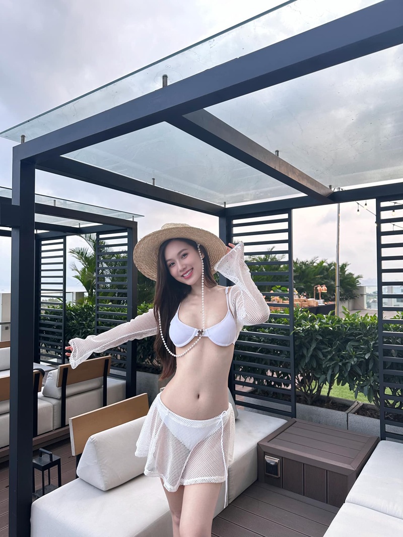 Ảnh Ngọc Anh Darling khoe mông cong tròn dâm