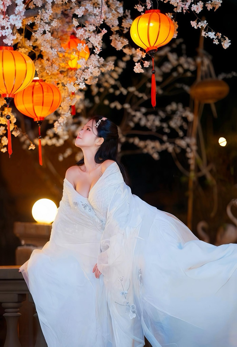 Ảnh Nguyễn Hữu Kiều Oanh vú to bị bóp mạnh dâm