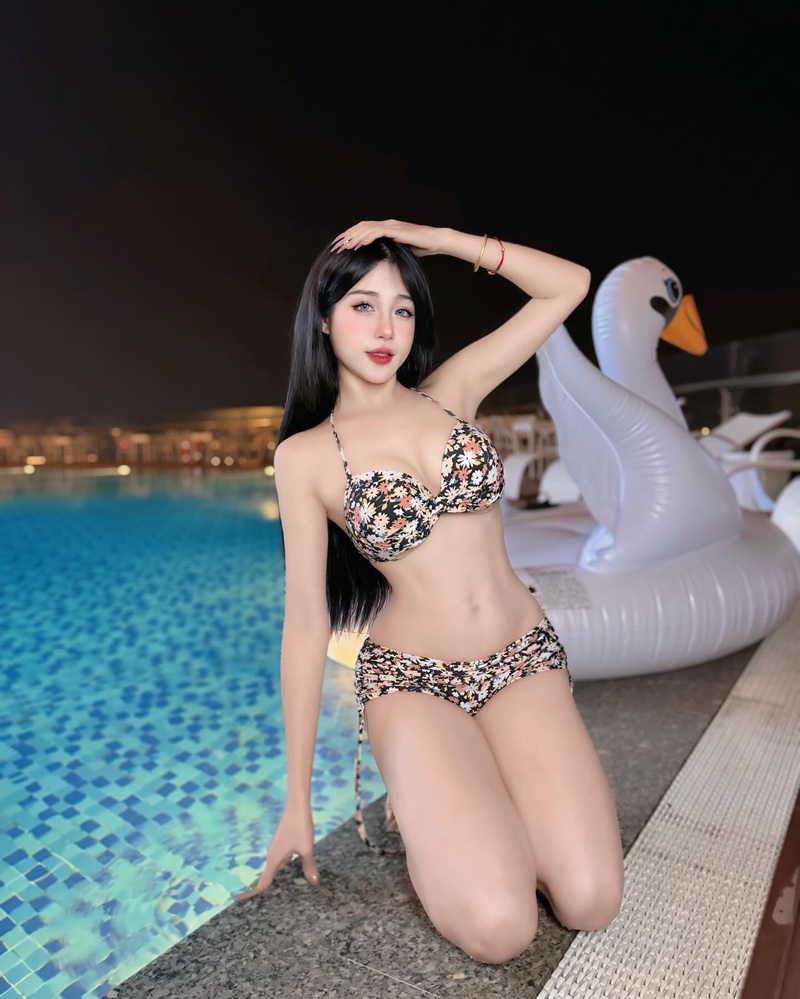 Ảnh Nguyễn Trà My Mii Baby mở chân khoe lồn hồng