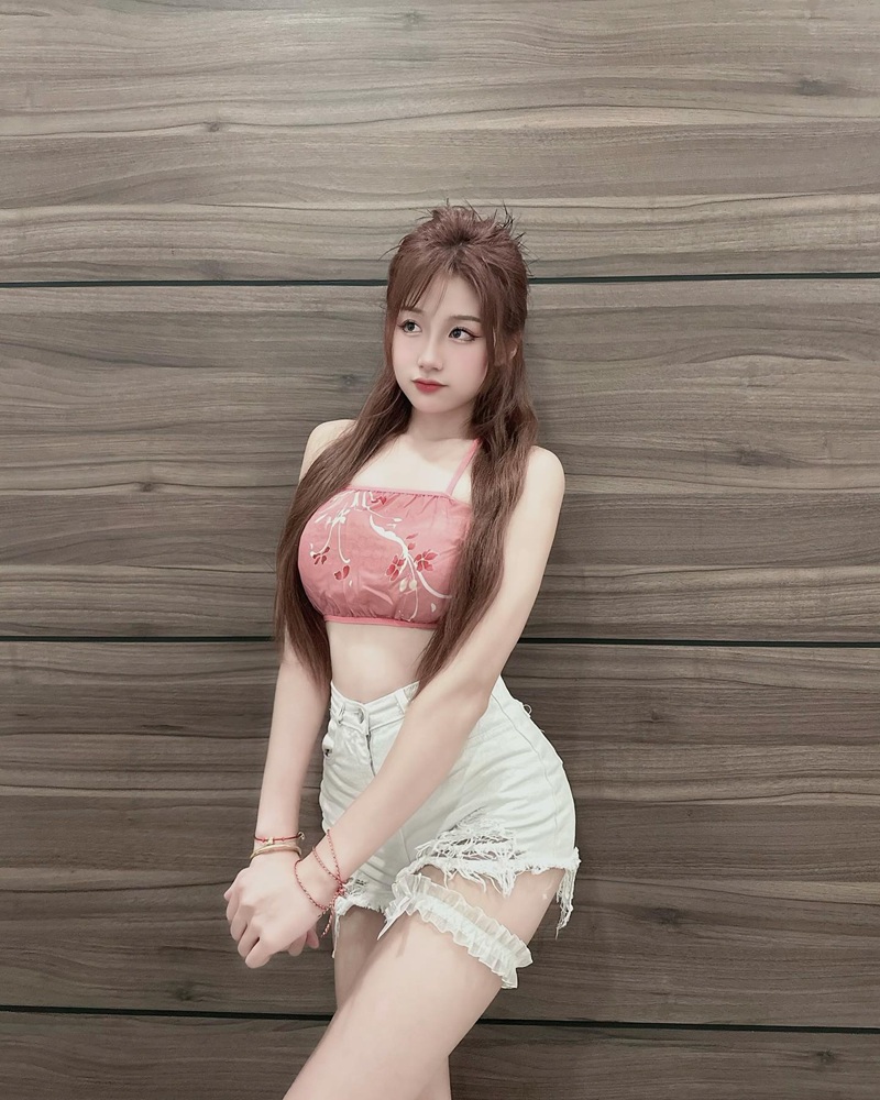Ảnh Nguyễn Trà My Mii Baby ngực căng mọng quyến rũ