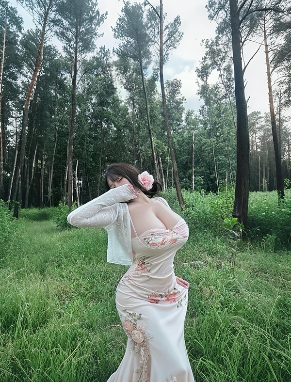 Pi Tiên trong những hình ảnh trẻ trung và cuốn hút