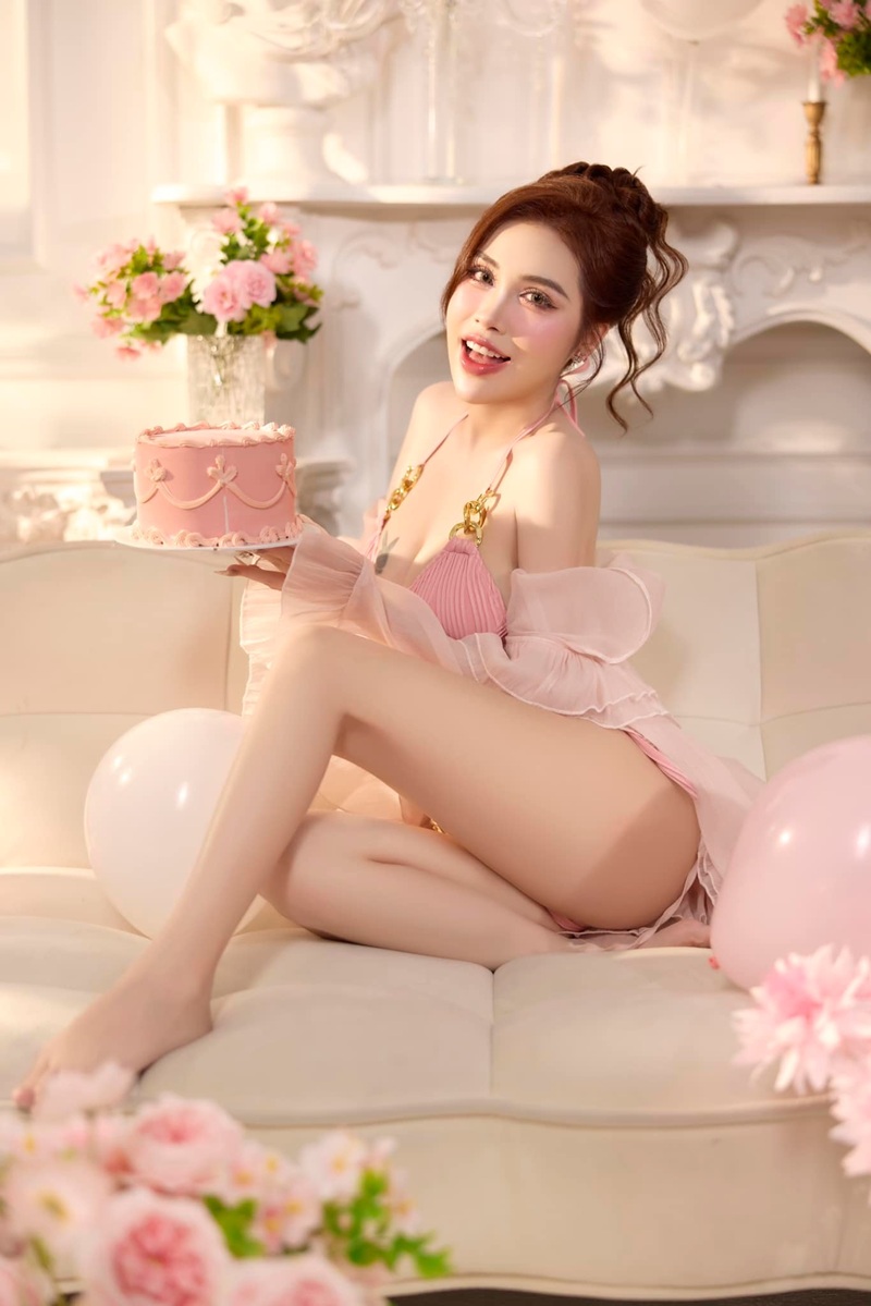 Lồn siết chặt khấc cứng Pinky Bảo Trân