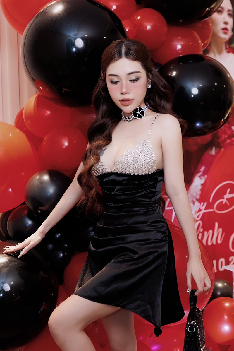 Vú căng bị véo đỏ Pinky Bảo Trân nứng