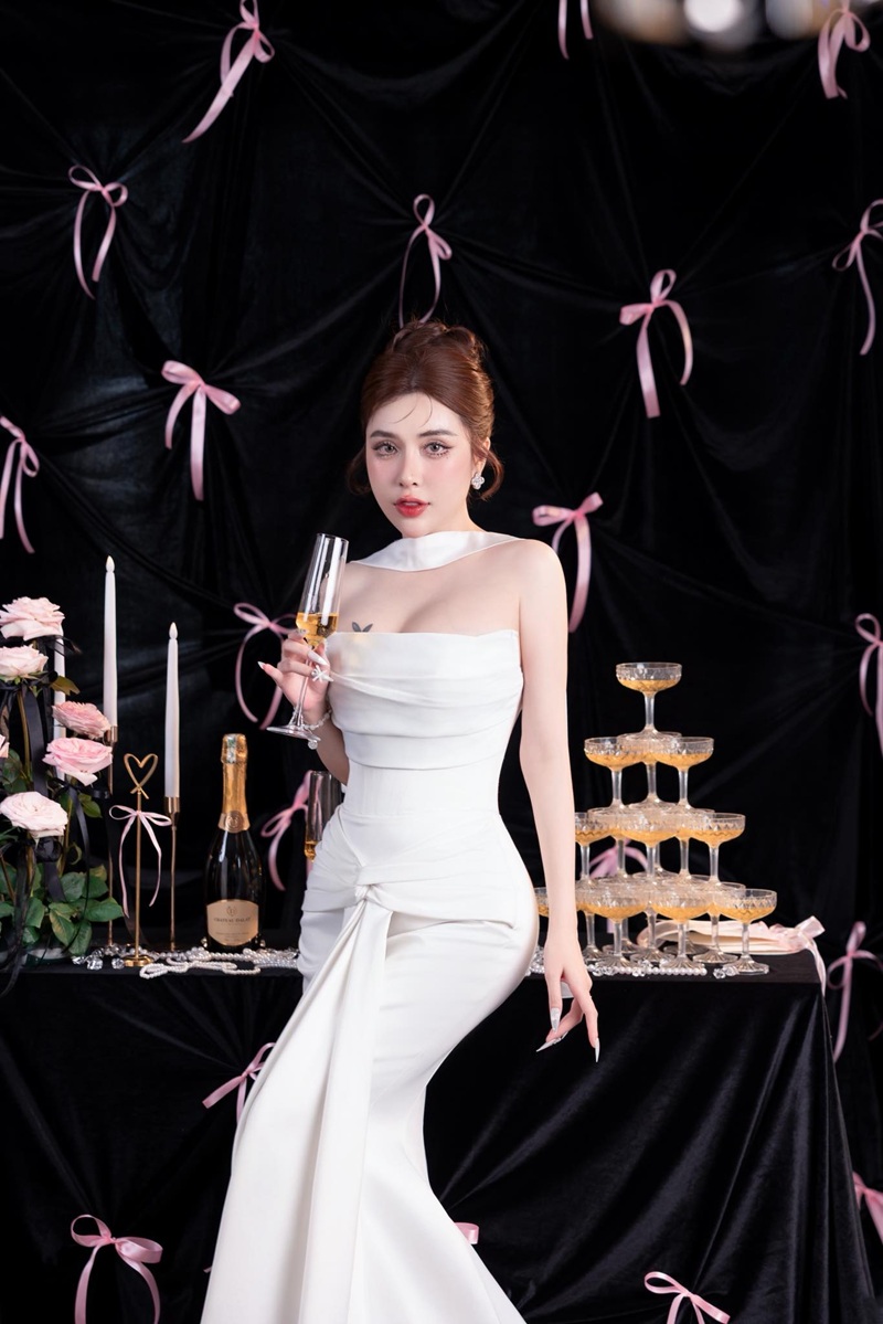Pinky Bảo Trân dâm dục cực mạnh vú bự mông cong