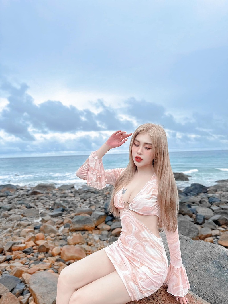 Tinh nóng bắn đầy mặt xinh Pinky Bảo Trân