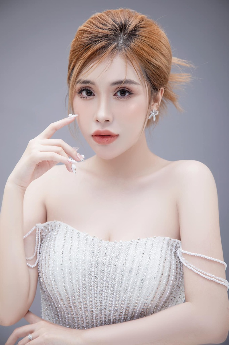 Pinky Bảo Trân hậu môn hồng bị nhét dã man