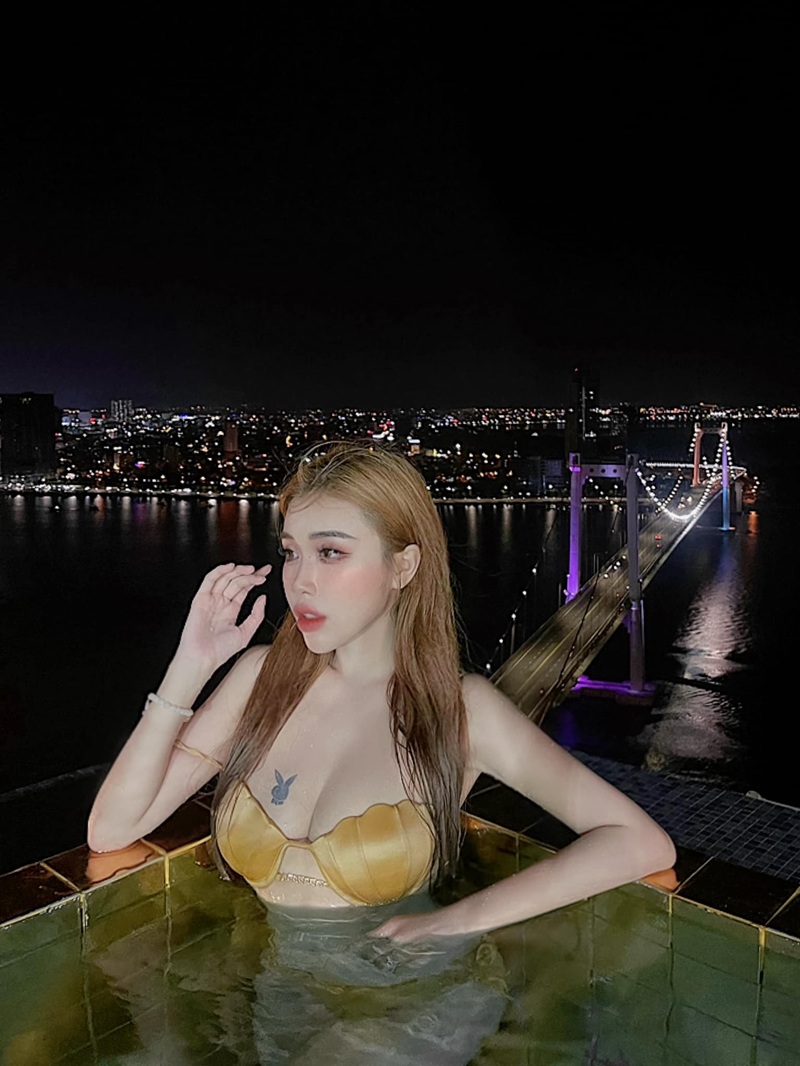 Nứng điên cặc to xuyên lồn Pinky Bảo Trân