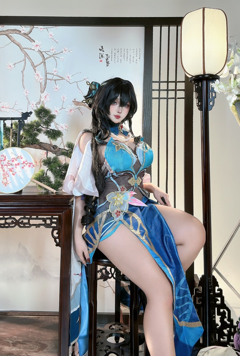 Sayo Momo posing cực đẹp trong vai Police Girl