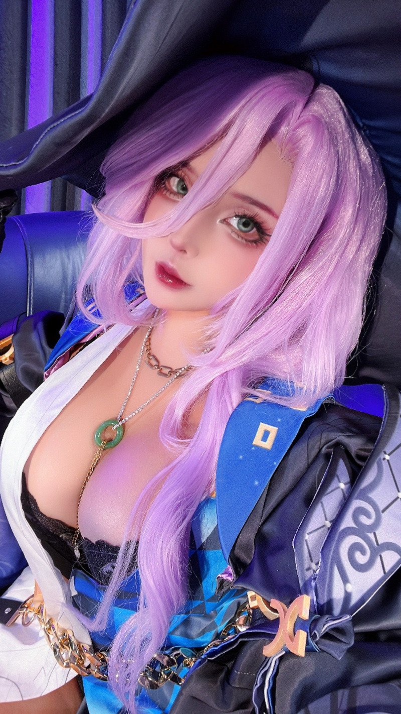 Hot girl Sayo Momo hóa thân thành Police Girl đầy mê hoặc