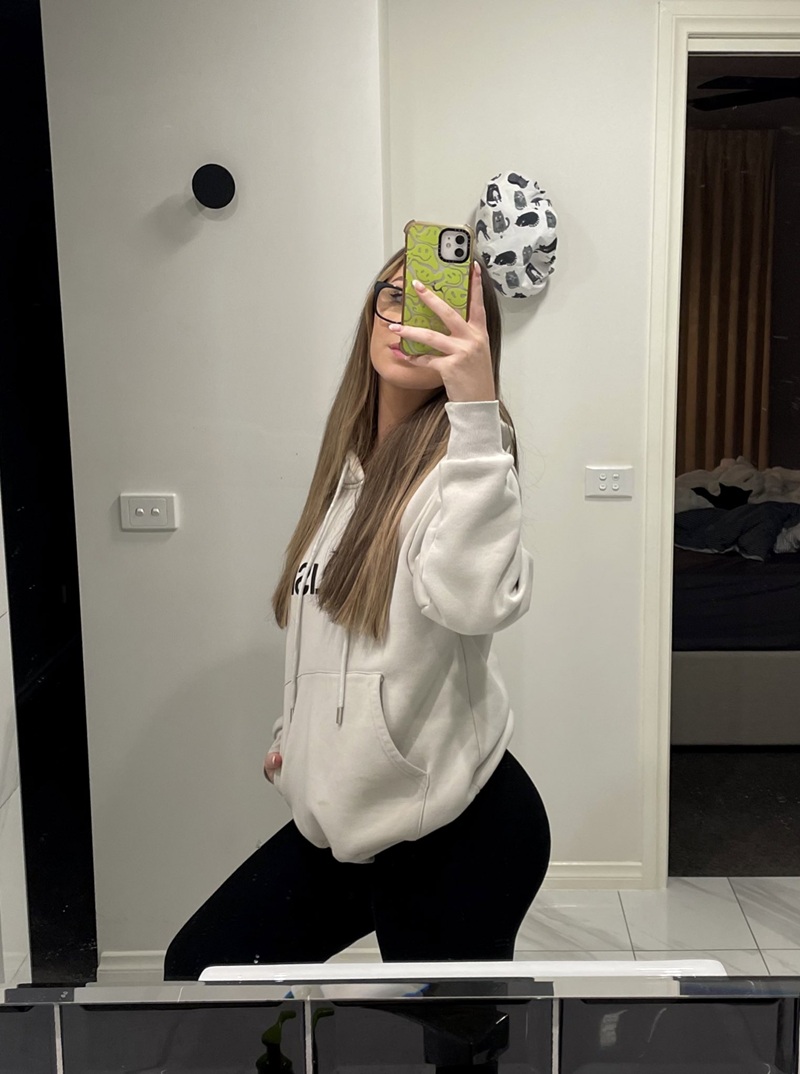 Vú căng bị véo đỏ Mikaylah nứng điên