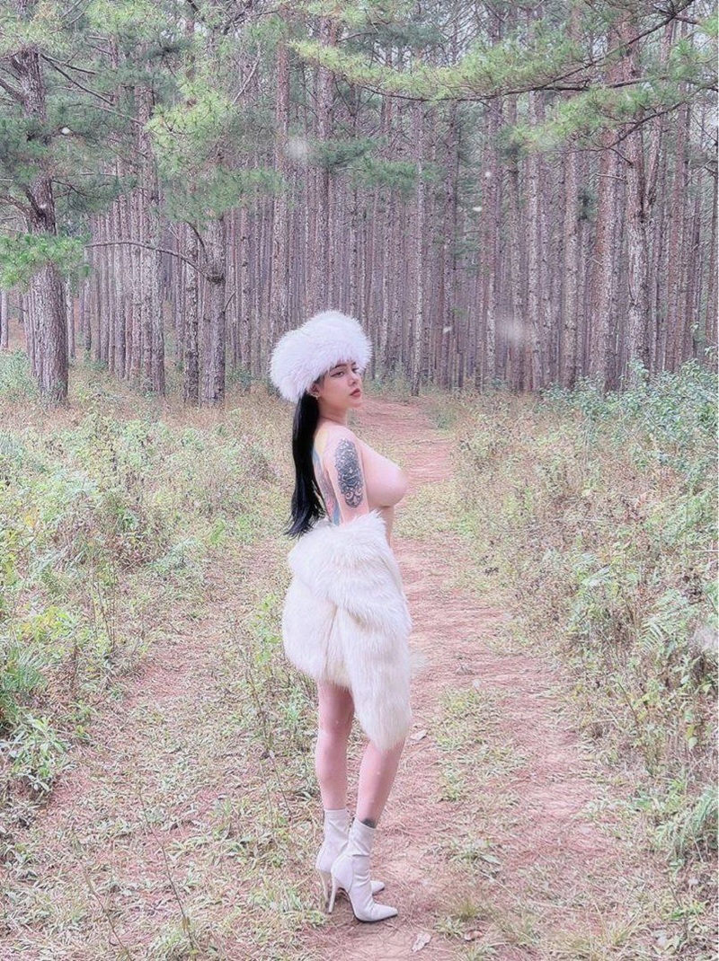 Ảnh Taoapplebaby chổng mông to trắng hồng quyến rũ