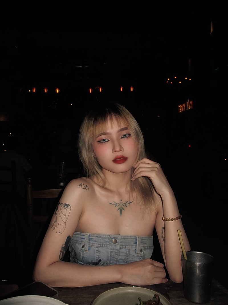 Hot girl Tường Vân diện đồng phục nữ cảnh sát