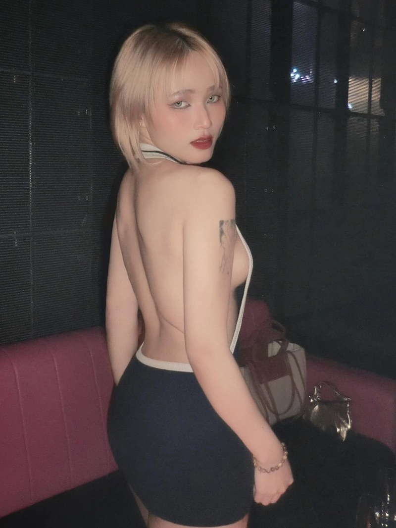 Tường Vân cosplay Police Girl với phụ kiện hoàn chỉnh