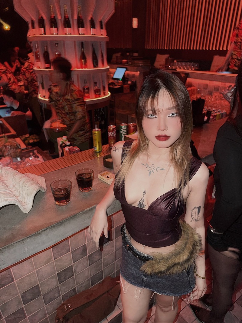Hot cosplayer Tường Vân trong bộ Police Girl sexy
