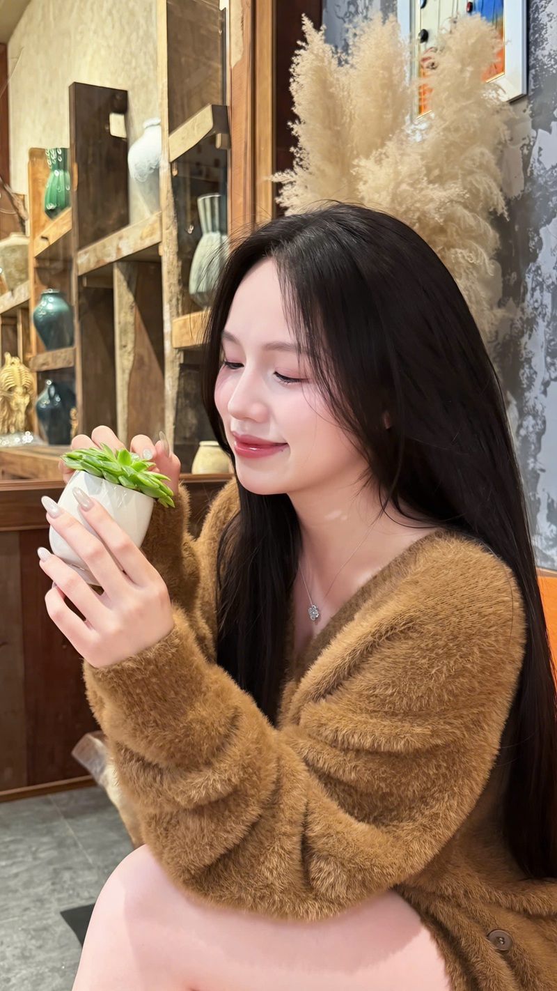 Vú căng bị véo đỏ Thị Nhung nứng
