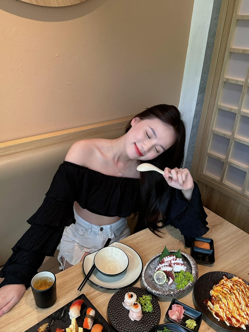 Bị địt từ sau mạnh bạo Thị Nhung