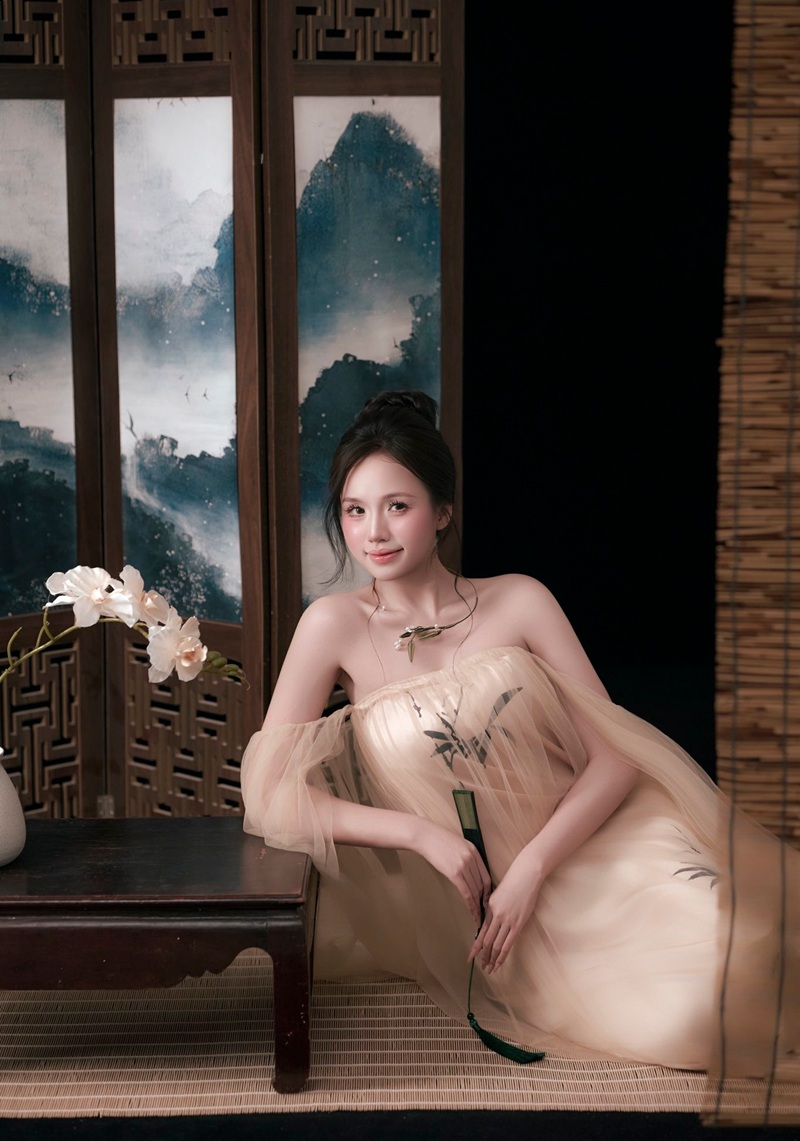 Chờ cặc to đến nứt lồn Thị Nhung