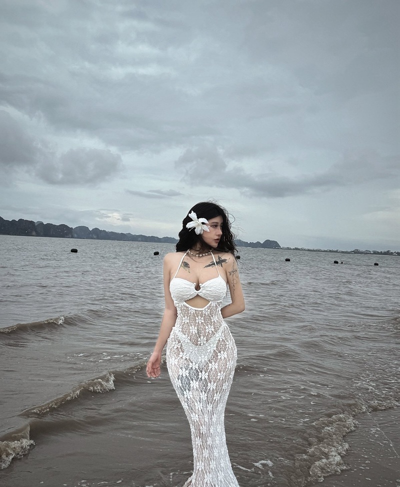 Ảnh sex hot girl Thúy Quỳnh da trắng vú to