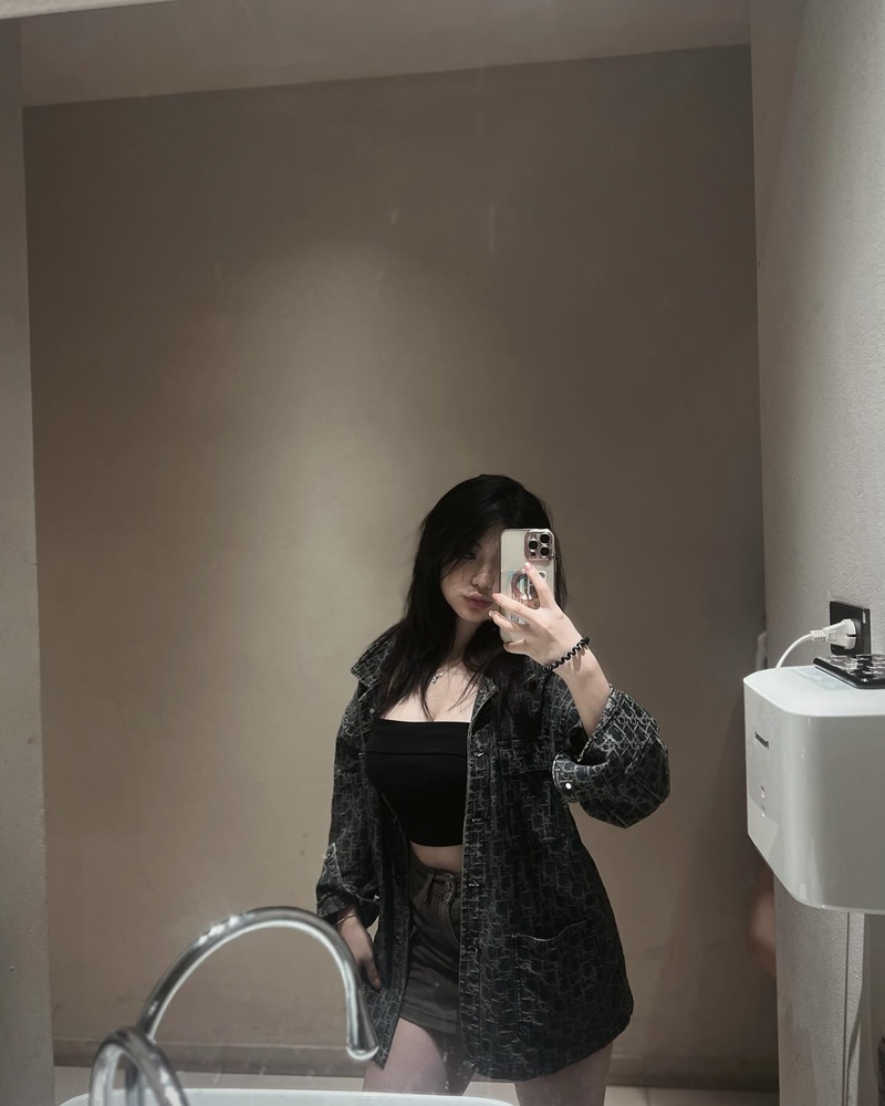 Vú to Lan Xinh Yêu bị mút mạnh đỏ hoe