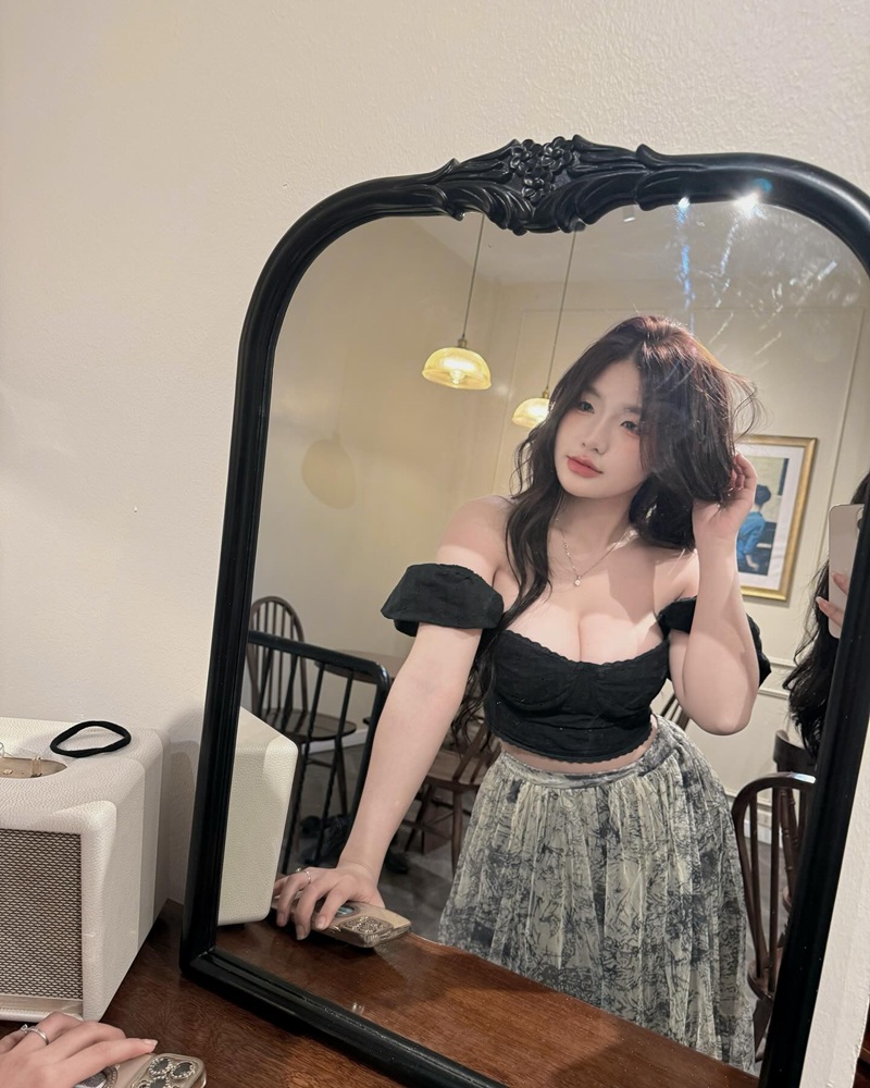 Lan Xinh Yêu quỳ ngậm hai hòn dái sâu