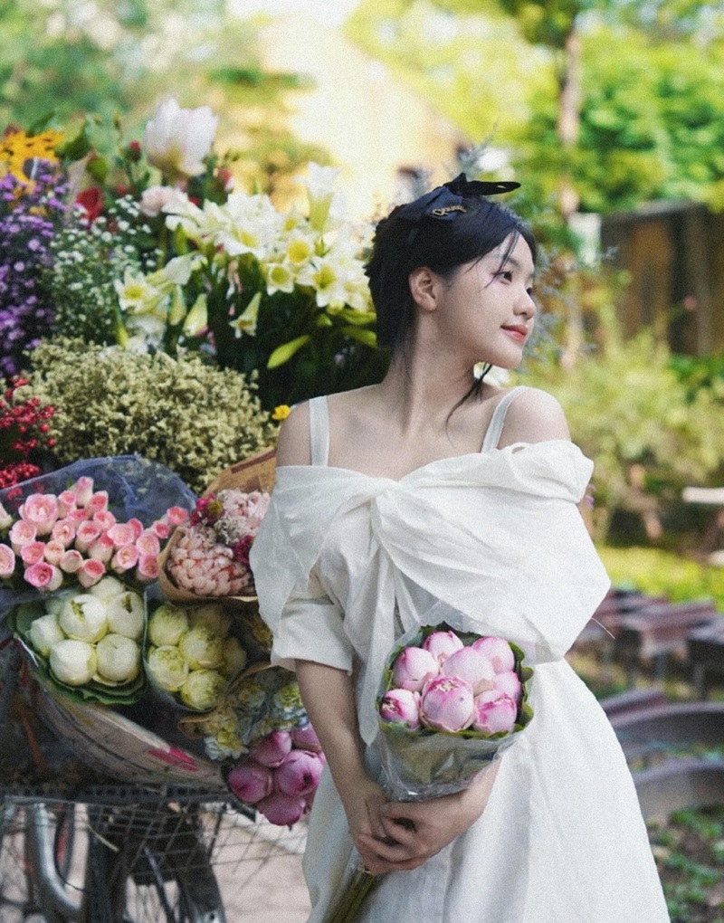 Bú hai cặc cùng lúc dâm đãng Lan Xinh Yêu