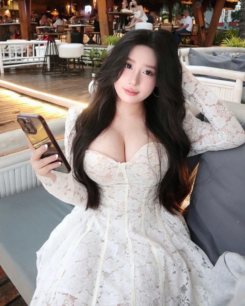Lồn ướt mời gọi TikToker Trà Giang