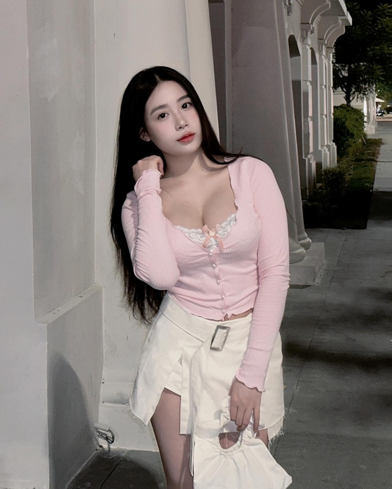 Nứng lồn rên rỉ Trà Giang dâm đãng